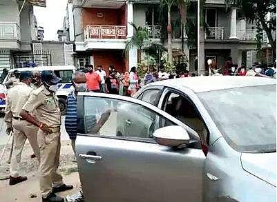 തുറന്നിട്ട കാറില്‍ കയറി, ഡോര്‍ ലോക്കായി; ആറു വയസുകാരന്‍ ശ്വാസം മുട്ടി മരിച്ചു 
