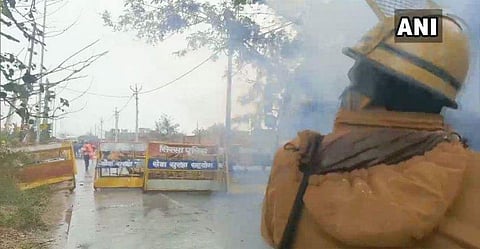 ഹരിയാനയില്‍ പ്രതിഷേധിച്ച കര്‍ഷകര്‍ക്ക് നേരെ പൊലീസ് കണ്ണീര്‍വാതകം പ്രയോഗിക്കുന്നു/ഫോട്ടോ എഎന്‍ഐ