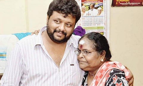 പാല തങ്കത്തിനൊപ്പം നിഷാദ്/ ഫേയ്സ്ബുക്ക്