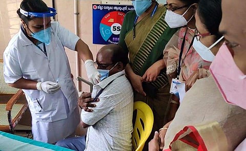 മന്ത്രിയുടെ സാന്നിധ്യത്തില്‍ ഡ്രൈ റണ്‍ നടത്തുന്നു / ഫെയ്‌സ്ബുക്ക് ചിത്രം