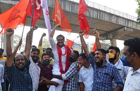 കളമശ്ശേരിയില്‍ എല്‍ഡിഎഫ് പ്രവര്‍ത്തകരുടെ ആഹ്ലാദ പ്രകടനം/ആല്‍ബിന്‍ മാത്യു