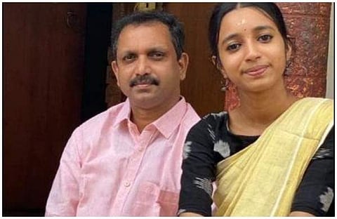 കെ സുരേന്ദ്രന്‍ ഫെയ്‌സ്ബുക്കില്‍ പങ്കുവച്ച മകള്‍ക്കൊപ്പമുള്ള ചിത്രം