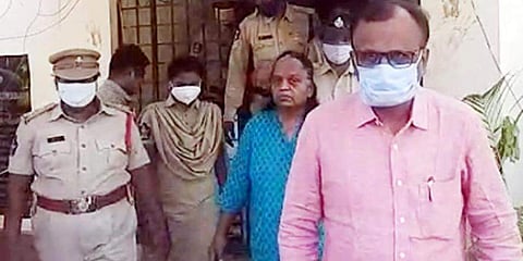 പെണ്‍മക്കളെ കൊലപ്പെടുത്തിയ കേസിലെ പ്രതികളായ മാതാപിതാക്കള്‍