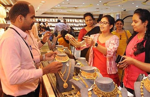 സ്വര്‍ണ വില കൂടി