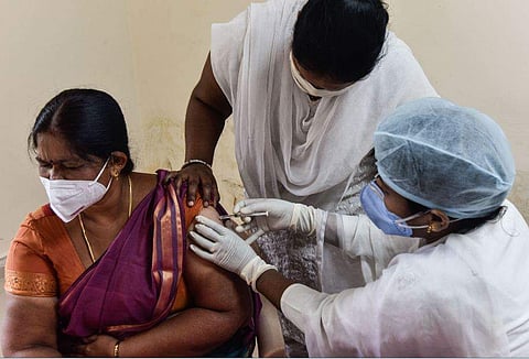 കോവിഡ് വാക്സിൻ കുത്തിവയ്പ്പ്/ ഫയൽ ചിത്രം