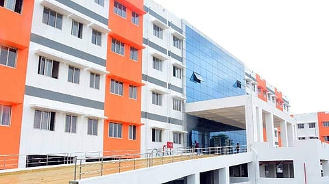 കോന്നി മെഡിക്കല്‍ കോളജ്‌