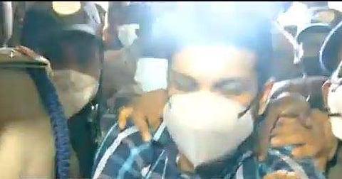 പ്രതി സൂരജിനെ കോടതിയിലെത്തിച്ചപ്പോള്‍ / ടെലിവിഷന്‍ ചിത്രം