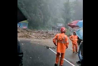 കനത്ത മഴയിലുണ്ടായ മണ്ണിടിച്ചില്‍