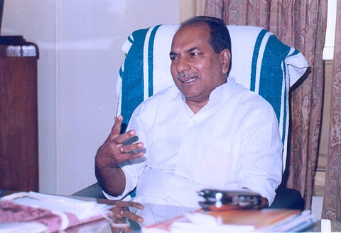 എകെ ആന്റണി