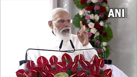 ഖുശിനഗര്‍ വിമാനത്താവളം പ്രധാനമന്ത്രി നരേന്ദ്ര മോദി  രാജ്യത്തിനു സമര്‍പ്പിക്കുന്നു/എഎന്‍ഐ