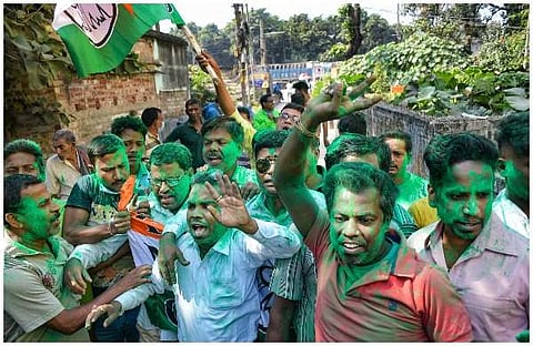 തൃണമൂല്‍ കോണ്‍ഗ്രസ് പ്രവര്‍ത്തകരുടെ ആഹ്ലാദപ്രകടനം/പിടിഐ