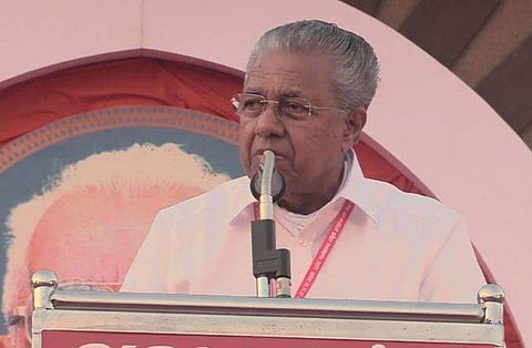 സിപിഎം ജില്ലാസമ്മേളനത്തില്‍ പിണറായി വിജയന്‍ സംസാരിക്കുന്നു