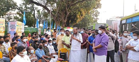 എഐവൈഎഫ് മാനവ സംഗമത്തില്‍ പന്ന്യന്‍ രവീന്ദ്രന്‍ സംസാരിക്കുന്നു