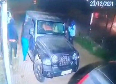 വെടിയുതിര്‍ക്കുന്നതിന്റെ വീഡിയോ ദൃശ്യം