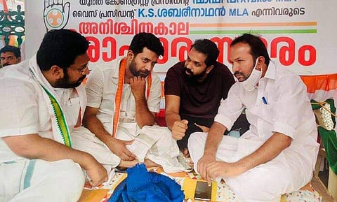 യൂത്ത് കോൺ​ഗ്രസ് സമരവേദിയിൽ അരുൺ ​ഗോപി/ ഫേയ്സ്ബുക്ക്