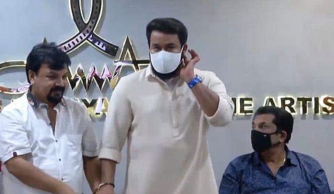 മോഹന്‍ലാല്‍ വാര്‍ത്താസമ്മേളനത്തില്‍ / ടെലിവിഷന്‍ ചിത്രം