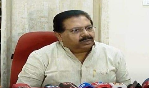 പിസി ചാക്കോ വാര്‍ത്താ സമ്മേളനത്തില്‍/ടെലിവിഷന്‍ ചിത്രം