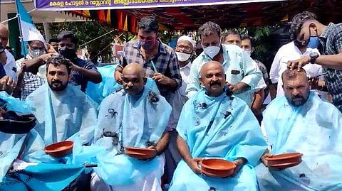 പാചക വാതക വില വര്‍ധനയ്‌ക്കെതിരെ ഹോട്ടല്‍ ഉടമകള്‍ മൊട്ടയടിച്ച് പ്രതിഷേധിക്കുന്നു