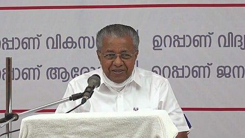 പിണറായി വിജയന്റെ വാര്‍ത്താസമ്മേളനം / ഫെയ്‌സ്ബുക്ക്‌