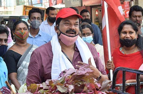 മുകേഷ് പ്രചാരണത്തിനിടെ/ ഫേയ്സ്ബുക്ക്