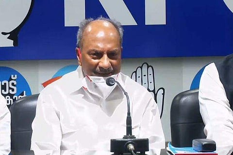 ഏ കെ ആന്റണിയുടെ വാര്‍ത്താസമ്മേളനം / ടെലിവിഷന്‍ ചിത്രം