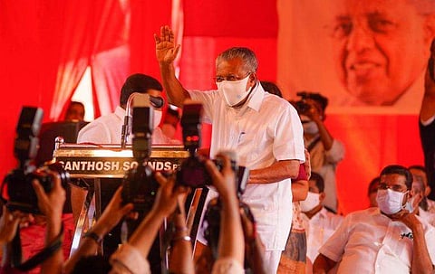 പിണറായി വിജയന്‍ തെരഞ്ഞെടുപ്പ് പ്രചാരണത്തിനിടെ / ഫെയ്‌സ്ബുക്ക്‌