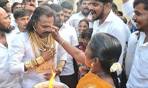 ഹരി നാടാർ പ്രചാരണത്തിനിടെ/ ഫേയ്സ്ബുക്ക്