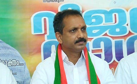 കെ സുരേന്ദ്രന്‍ മാധ്യമങ്ങളോട് സംസാരിക്കുന്നു / ഫെയ്‌സ്ബുക്ക്‌