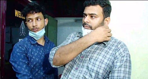 അറസ്റ്റിലായ ജുബൈറും ഷിബിനും / ടെലിവിഷന്‍ ചിത്രം