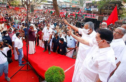 മുഖ്യമന്ത്രി പിണറായി വിജയന്‍ പ്രചാരണത്തിനിടെ/ഫയല്‍