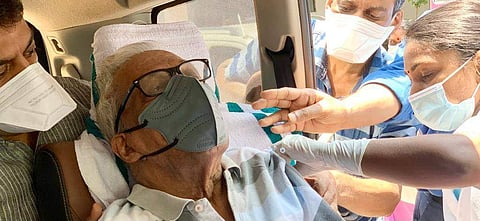 വിഎസ് ഫെയ്‌സ്ബുക്കില്‍ പങ്കുവച്ച ചിത്രം