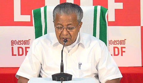 പിണറായി വിജയന്റെ വാര്‍ത്താസമ്മേളനം / ഫെയ്‌സ്ബുക്ക്‌