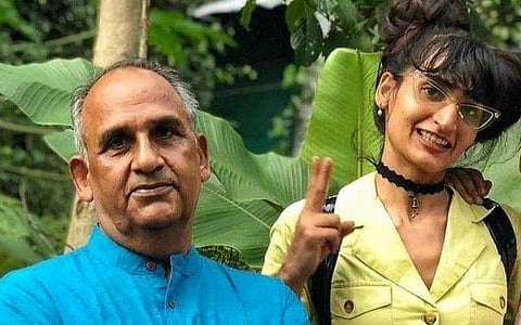 ഡിംപൽ ബാൽ അച്ഛനൊപ്പം/ ഫേയ്സ്ബുക്ക്