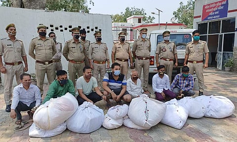 ശ്മശാനങ്ങള്‍ കേന്ദ്രീകരിച്ച് വസ്ത്രങ്ങള്‍ മോഷ്ടിച്ചിരുന്ന ഏഴംഗസംഘം പിടിയില്‍