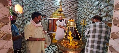 യാഗം നടത്തുന്ന ബിജെപി നേതാവ് ട്വിറ്റര്‍