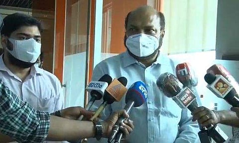 എറണാകുളത്ത് കോവിഡ് അവലോകനയോഗത്തിന് ശേഷം പി രാജീവ് മാധ്യമങ്ങളെ കാണുന്നു