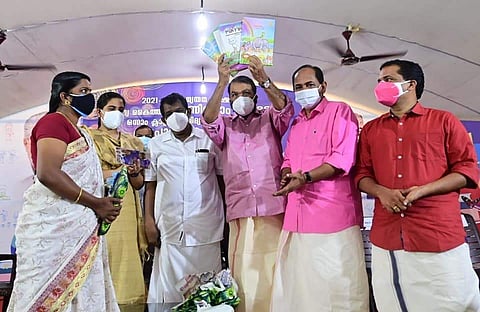 പാഠപുസ്തക വിതരോണദ്ഘാടനം/ ഫെയ്‌സ്ബുക്ക്‌