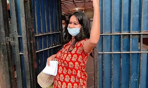 നതാഷ നര്‍വാള്‍ ജയിലിന് പുറത്ത്/ ഫെയ്‌സ്ബുക്ക്