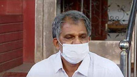 എ വിജയരാഘവന്‍ മാധ്യമങ്ങളെ കാണുന്നു