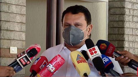 കെ മുരളീധരന്‍ മാധ്യമങ്ങളെ കാണുന്നു