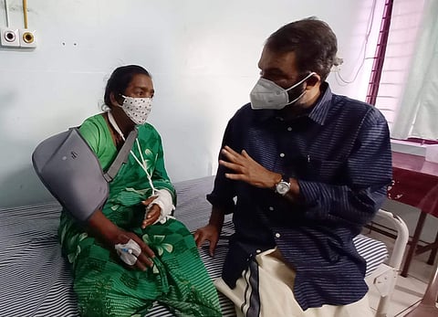 ചികിത്സയില്‍ കഴിയുന്ന അല്‍ഫോണ്‍സയെ മന്ത്രി സന്ദര്‍ശിച്ചപ്പോള്‍