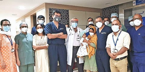കുഞ്ഞുഫാത്തിമയ്ക്കും കുടുംബത്തിനുമൊപ്പം ലേക്ക്‌ഷോര്‍ ആശുപത്രിയിലെ ഡോക്ടര്‍മാര്‍- എക്‌സ്പ്രസ്