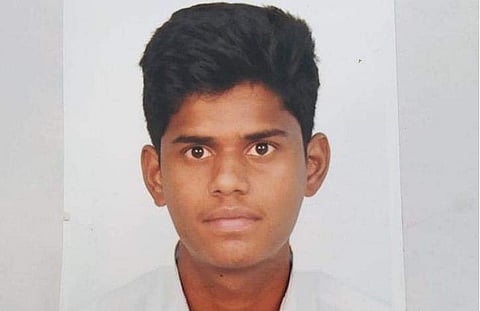 എസ്​ ധനുഷ്
