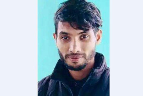 കാസര്‍കോട് എട്ടാം ക്ലാസ് വിദ്യാര്‍ഥിയുടെ ആത്മഹത്യയില്‍ പ്രതിചേര്‍ക്കപ്പെട്ട അധ്യാപകന്‍