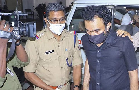 മോന്‍സനെ കഴിഞ്ഞ ദിവസം കോടതിയില്‍ ഹാജരാക്കിയപ്പോള്‍/എക്‌സ്പ്രസ്‌
