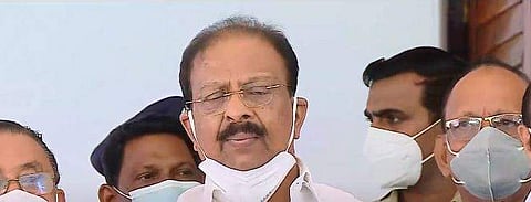 കെ സുധാകരന്‍ മാധ്യമങ്ങളോട് സംസാരിക്കുന്നു / ടെലിവിഷന്‍ ചിത്രം