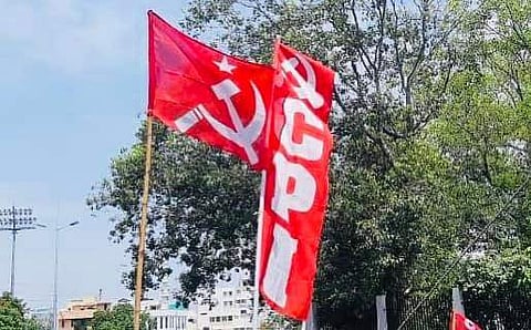 സിപിഎം,സിപിഐ പതാകകള്‍