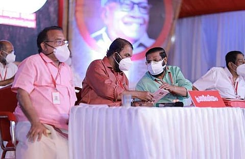 മന്ത്രി വി ശിവന്‍കുട്ടിയും കടകംപള്ളി സുരേന്ദ്രനും സമ്മേളനത്തില്‍/ഫെയ്‌സ്ബുക്ക്‌