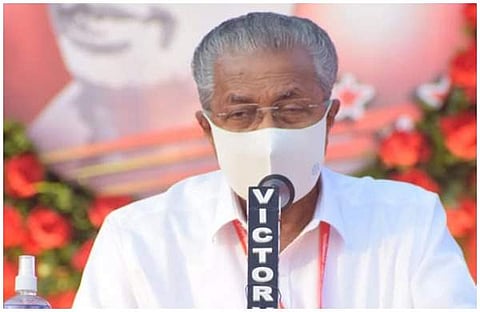 സിപിഎം പാലക്കാട് ജില്ലാ സമ്മേളനത്തില്‍ പിണറായി സംസാരിക്കുന്നു