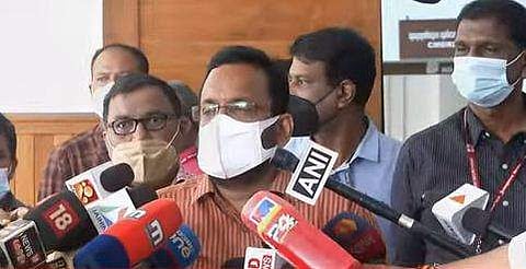 റവന്യൂമന്ത്രി കെ രാജന്‍ മാധ്യമങ്ങളോട്, ടെലിവിഷന്‍ ചിത്രം